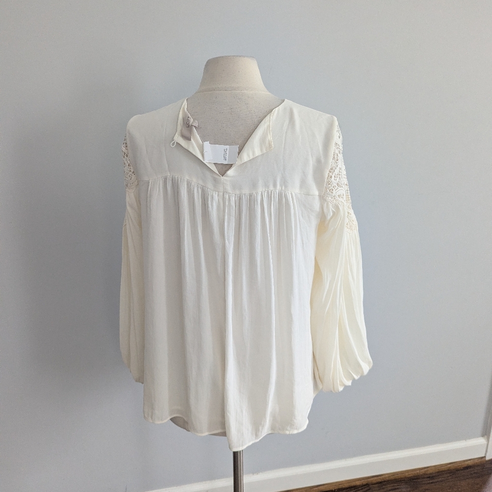 NEW Women's LOFT White Cream Lace Blouse Medium - Picture 3 of 7